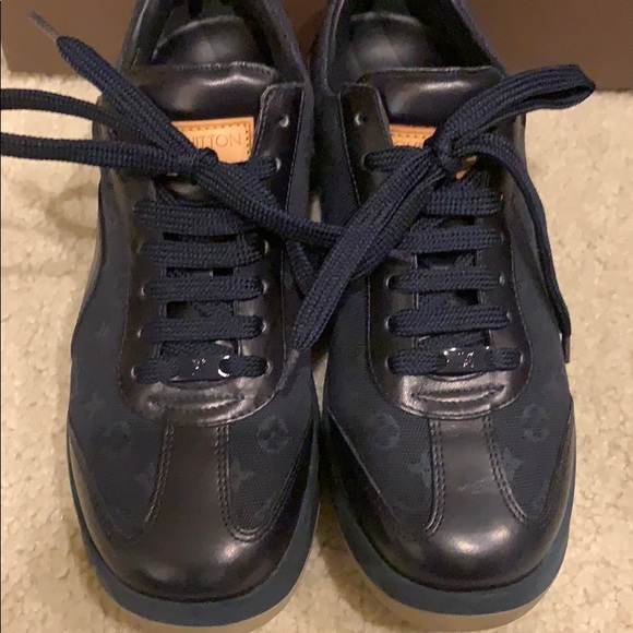 Navy Louis Vuitton sneakers - Picture 2 of 5
